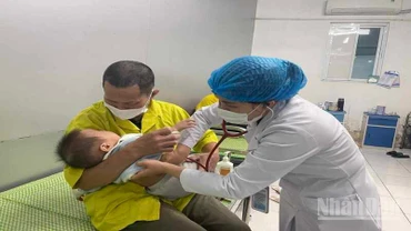 Khám, điều trị bệnh truyền nhiễm tại Bệnh viện Nhi Thái Bình (Hưng Yên).