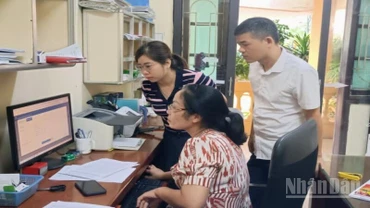 Cán bộ, công chức Sở Xây dựng tỉnh Hưng Yên bắt tay ngay vào hoạt động trong những ngày đầu tháng 7, bảo đảm không gián đoạn công việc.