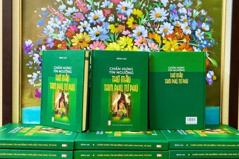 Sách "Chấn hưng tín ngưỡng thờ Mẫu Tam phủ, Tứ phủ" của tác giả Bình An.