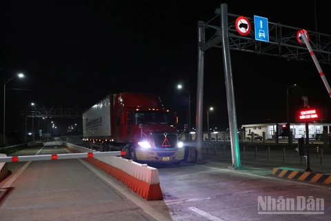 Trạm thu phí không dừng được vận hành, quản lý bằng công nghệ trên cao tốc bắc-nam phía đông chính thức thu phí từ 22 giờ ngày 2/3/2026.