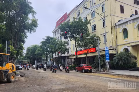 Trung bình mỗi ngày, công trường thi công đạt khoảng 60m tuyến. Tới ngày 16/6, căn bản đã trả lại mặt bằng giao thông thuận tiện cho phương tiện trên các tuyến phố lưu thông.