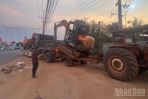Ủy ban nhân dân thành phố quy định từ ngày 30/4/2026, các phương tiện tải trọng lớn như xe xi-téc, xe trộn bê-tông, xe cần cẩu… chỉ được phép hoạt động từ 21 giờ đến 6 giờ sáng hôm sau trong nội đô.