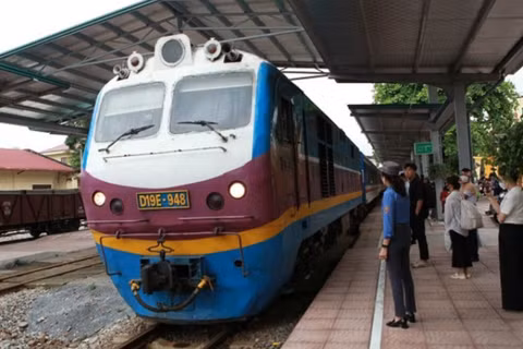 Tuyến tàu Đồng Đăng-Hà Nội dừng đỗ tại ga Đồng Đăng.