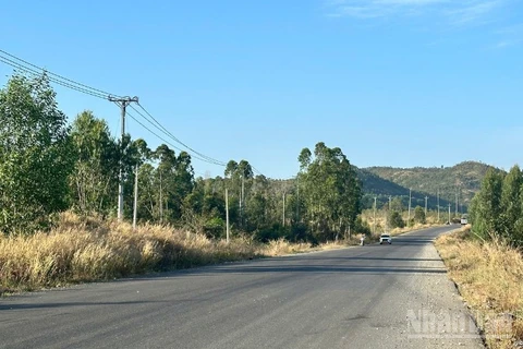 Một đoạn tuyến Quốc lộ 28B sau khi hoàn thành thảm bê tông nhựa, sẵn sàng đưa vào khai thác.