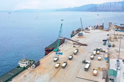 Trong quý I/2026, hàng hóa thông qua cảng số 1 đạt 613.009 tấn, doanh thu đạt 25,35 tỷ đồng, lợi nhuận đạt 14,5 tỷ đồng. (Ảnh: NGUYỄN TRUNG)