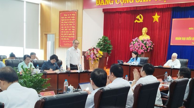 Đại biểu Quốc hội Nguyễn Thiện Nhân, nguyên Ủy viên Bộ Chính trị, nguyên Phó Thủ tướng Chính phủ, nguyên Bí thư Thành ủy Hồ Chí Minh phát biểu ý kiến tại hội nghị. aq6.jpg