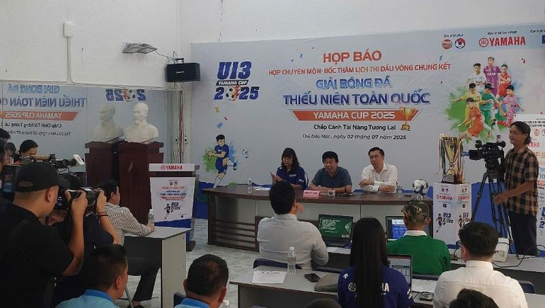 Toàn cảnh buổi họp báo. hb5.jpg