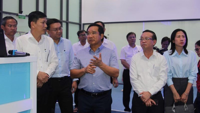 Chủ tịch Ủy ban nhân dân Thành phố Hồ Chí Minh Nguyễn Văn Được tham quan và khảo sát Trung tâm hành chính công Bình Dương. ct2.jpg