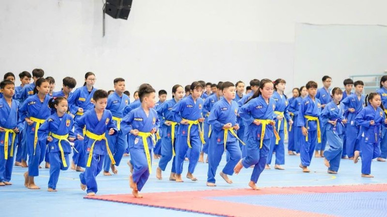 Các vận động viên biểu diễn chào mừng Lễ khai mạc Giải năm 2025. th4.jpg