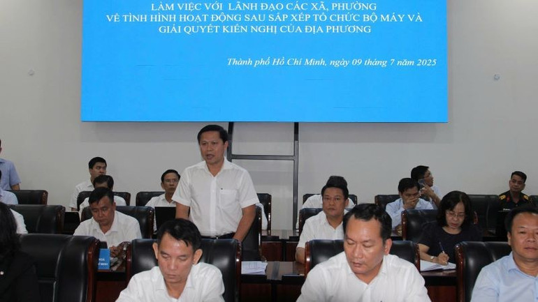 Lãnh đạo các xã, phường báo cáo tại buổi làm việc. ct3.jpg