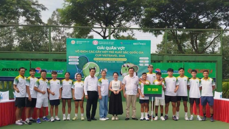 Các vận động viên Thành phố Hồ Chí Minh tham gia giải quần vợt. tn2.jpg