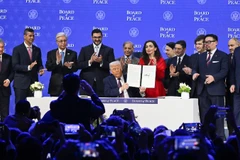 Tổng thống Hoa Kỳ Donald Trump phát biểu tại lễ ký chính thức thành lập Hội đồng Hòa bình về chấm dứt xung đột tại Dải Gaza, ở Davos, Thụy Sĩ, ngày 22/1/2026. (Ảnh: Anadolu Agency/TTXVN)