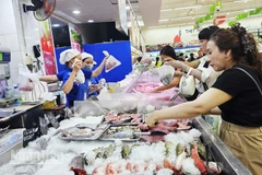 Người dân phía đông tỉnh Gia Lai chủ động tích trữ thực phẩm trước khi bão Kalmaegi đổ bộ.