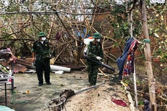 Lữ đoàn 368 phun khử khuẩn diện rộng tại các khu dân cư.