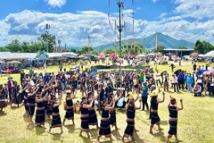 Lễ mừng lúa mới của người Gia Rai. (Ảnh: N.Thu)