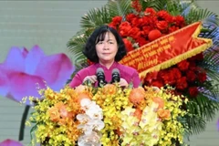 Đồng chí Bùi Thị Minh Hoài, Ủy viên Bộ Chính trị, Bí thư Thành ủy Hà Nội phát biểu tại hội nghị.