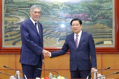 Trưởng Ban Nội chính Trung ương Phan Đình Trạc và Tổng Bí thư Đảng Phong trào Cánh tả Thống nhất Dominica Miguel Mejia. (Ảnh: TTXVN) 
