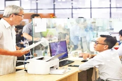 Người dân đến làm thủ tục hành chính tại Trung tâm hành chính công tỉnh Đồng Nai.