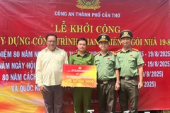 Trao hỗ trợ xây dựng nhà cho chiến sĩ thuộc Công an Cần Thơ.