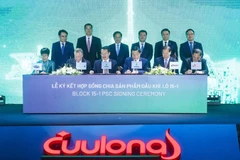 Các đại biểu chứng kiến lễ ký hợp đồng phân chia sản phẩm dầu khí lô 15-1.
