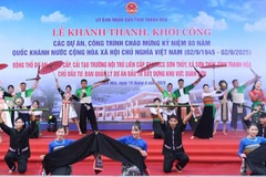 Tiết mục văn nghệ chào mừng khởi công dự án trường học ở xã biên giới tỉnh Thanh Hóa.