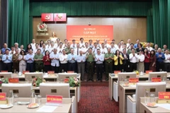 Các đại biểu chụp ảnh kỷ niệm tại gặp mặt.