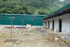 Nhà xưởng được Công ty trách nhiệm hữu hạn Ngọc Linh xây dựng kiên cố trong khu vực san ủi trái phép tại xã Bằng Thành. (Ảnh: TUẤN SƠN)