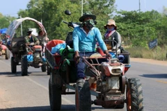 Người dân Campuchia sơ tán tới khu vực an toàn ở tỉnh Siem Reap khi xung đột biên giới tái diễn giữa nước này và Thái Lan, ngày 9/12/2025. (Ảnh: THX/TTXVN)