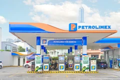 Cửa hàng xăng dầu của Petrolimex sẵn sàng cung ứng xăng E10 đáp ứng nhu cầu của khách hàng.