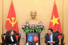 Đồng chí Nguyễn Xuân Thắng, Ủy viên Bộ Chính trị, Giám đốc Học viện Chính trị quốc gia Hồ Chí Minh, Chủ tịch Hội đồng Lý luận Trung ương, và bà June Kunugi, Giám đốc Quỹ Nhi đồng Liên hợp quốc khu vực Đông Á và Thái Bình Dương tại Việt Nam.