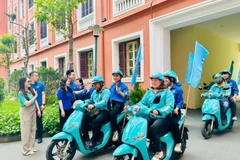Đoàn xe tuyên truyền về phong trào “Bình dân học vụ số” lưu động, các hoạt động chuyển đổi số cộng đồng. (Ảnh Bảo Lâm)