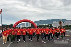 Hơn 5.000 người bao gồm cán bộ, chiến sĩ lực lượng vũ trang, công chức, viên chức, đoàn viên thanh niên và nhân dân trên toàn tỉnh Gia Lai đã tham gia hoạt động đi bộ