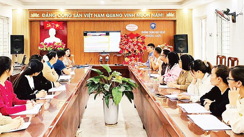 Chi bộ Trường THCS Phúc Lợi nghe quán triệt, triển khai trực tuyến Nghị quyết Đại hội Đảng bộ phường Phúc Lợi lần thứ nhất, nhiệm kỳ 2025-2030.