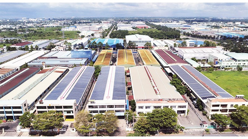 Doanh nghiệp trong Khu công nghiệp Tân Tạo, Thành phố Hồ Chí Minh lắp đặt điện mặt trời áp mái. (Ảnh CTV)
