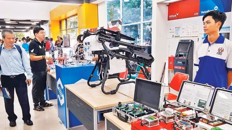 Khu Công nghệ cao Thành phố Hồ Chí Minh trưng bày các sản phẩm.