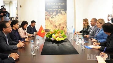 Quang cảnh cuộc gặp. (Ảnh: XUÂN HƯNG)