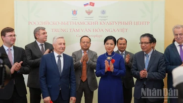 Khai trương Trung tâm Văn hóa Nga-Việt tại thành phố Saint Petersburg. (Ảnh: XUÂN HƯNG)