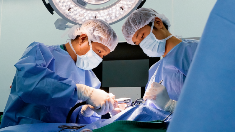 Phẫu thuật thay khớp khuỷu tay Megaprosthesis, phục hồi vận động cho bệnh nhân di chứng biến dạng 27 năm.