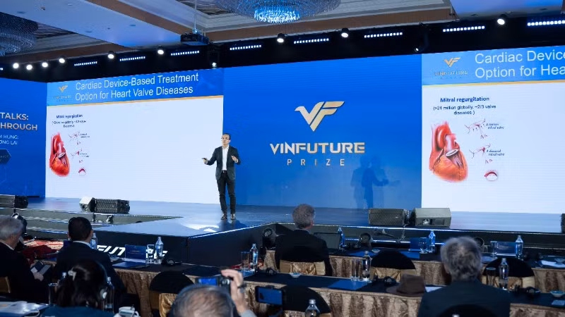 Phó Giáo sư Đỗ Thanh Nhỏ, Đại học New South Wales (Úc) giới thiệu về trái tim nhân tạo. 