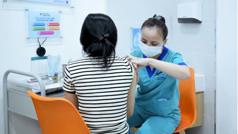 Tiêm vaccine HPV phòng ngừa các bệnh ung thư nguy hiểm (cổ tử cung, âm hộ, âm đạo, hậu môn, vòm họng, miệng) và mụn cóc sinh dục (sùi mào gà).