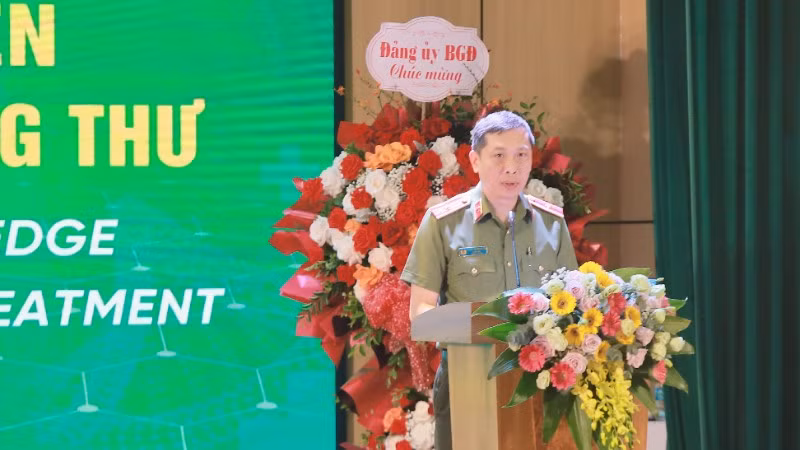 Thiếu tướng, Phó Giáo sư, Tiến sĩ Hoàng Thanh Tuyền, Giám đốc Bệnh viện 19-8 phát biểu khai mạc hội thảo.