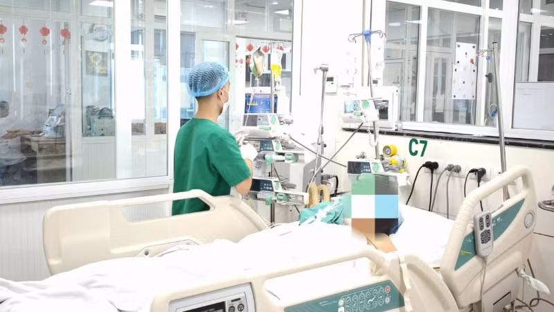 Bệnh nhân nguy kịch do mắc sốt xuất huyết.