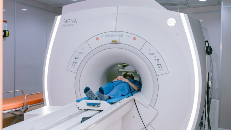 Hệ thống chụp cộng hưởng từ MRI 1.5 Tesla giúp chẩn đoán toàn diện các bệnh lý xương khớp.