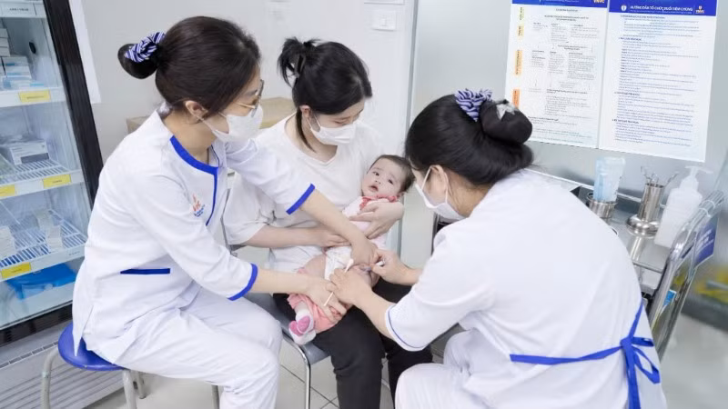 Gia tăng trẻ được gia đình đưa đi tiêm phòng viêm não mô cầu. 