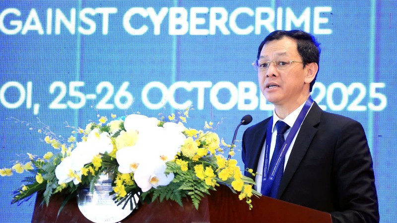 Thứ trưởng Y tế Nguyễn Tri Thức phát biểu tại tọa đàm.