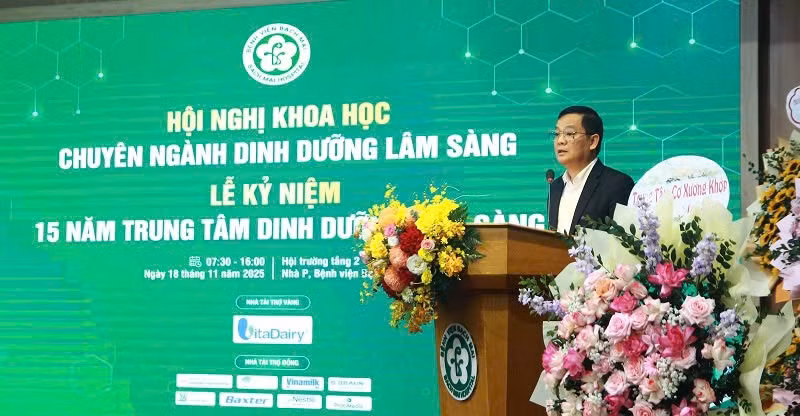 Tiến sĩ, bác sĩ Vương Ánh Dương, Phó Cục Trưởng Cục Quản lý Khám, chữa bệnh, Bộ Y tế phát biểu tại hội nghị.