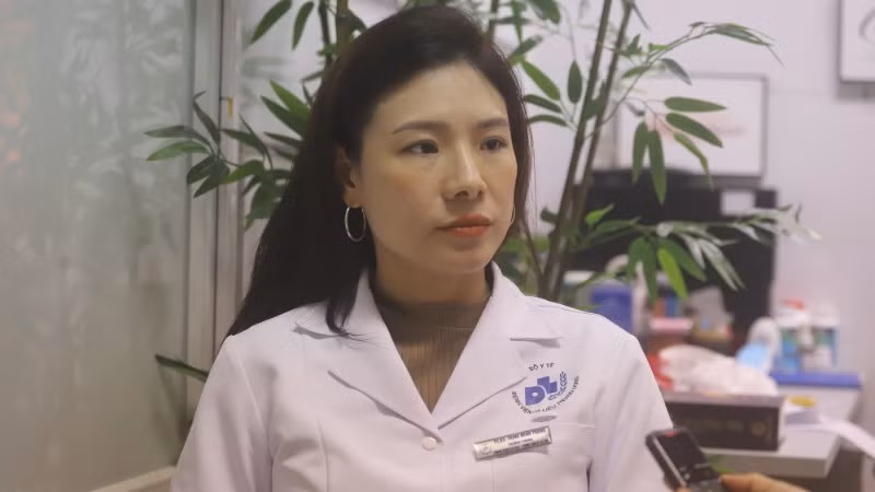 Tiến sĩ, bác sĩ Trịnh Minh Trang, Trưởng phòng Nghiên cứu khoa học và Hợp tác quốc tế, phụ trách Phòng khám chuyên đề các bệnh lây truyền qua đường tình dục, Bệnh viện Da liễu Trung ương.