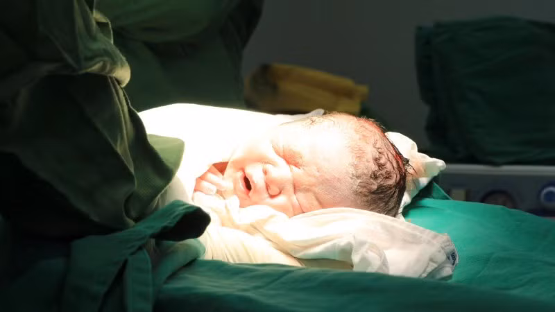 Bé trai chào đời an toàn ở tuần thai 35.