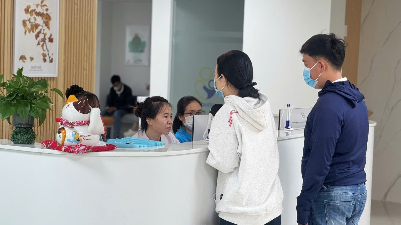 Khoảng 7–10% các cặp vợ chồng trong độ tuổi sinh sản tại Việt Nam đang đối mặt với vấn đề hiếm muộn.