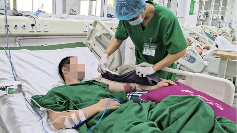 Bệnh nhân bị hội chứng chèn ép khoang ở cánh tay trái.